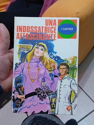 Una indossatrice affascinante - una,